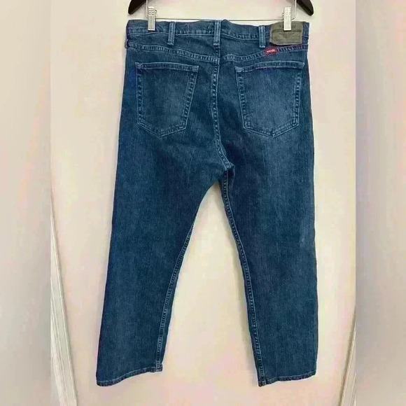 Wrangler Men's Jeans Regular Fit Straight Mid Wash Blue Denim Cotton Size 34X29 - Picture 2 of 6